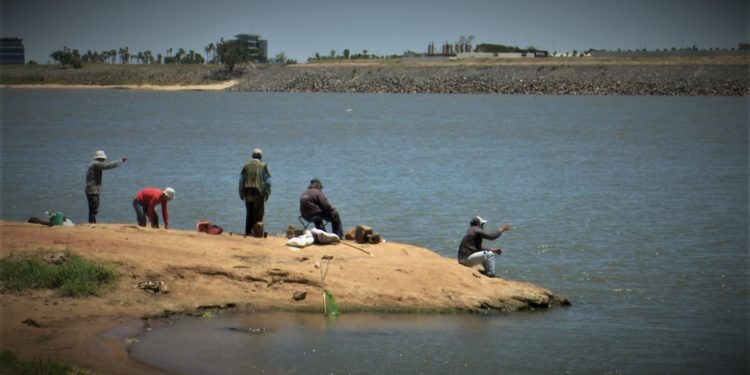 Nivel del río Paraguay afecta a pescadores