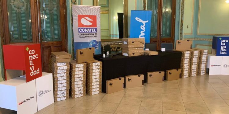 Pdte. Hayes: Donan computadoras con conexión a internet a facultad nacional Pdte. Hayes: Donan computadoras con conexión a internet a facultad nacional