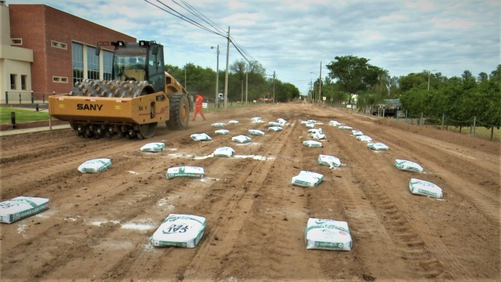 Inicia pavimentación de calle en Loma Plata Inicia pavimentación de calle en Loma Plata
