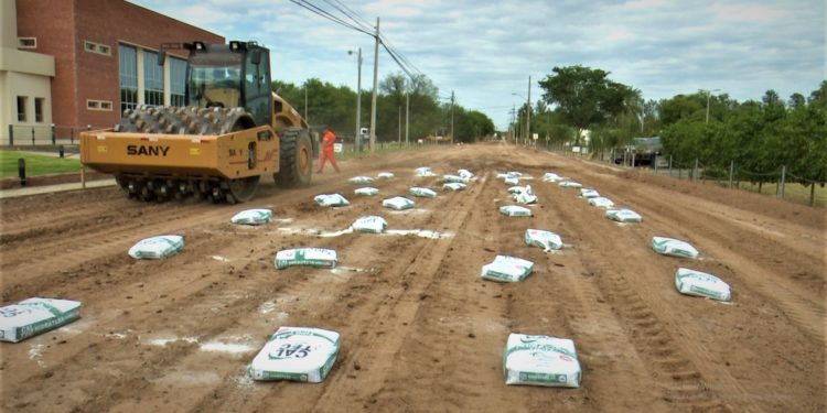 Inicia pavimentación de calle en Loma Plata Inicia pavimentación de calle en Loma Plata