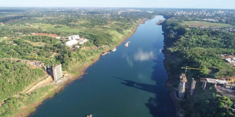 Presidentes de Paraguay y Brasil verificarán obras del Puente de la Integración