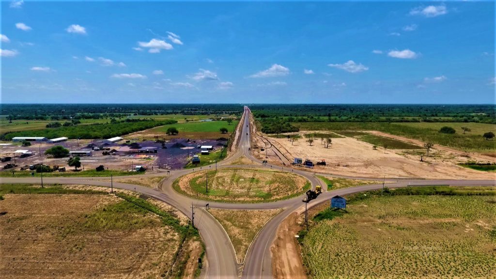 Antes de navidad prevén culminar primera capa de asfalto en el acceso a Loma Plata Antes de navidad prevén culminar primera capa de asfalto en el acceso a Loma Plata