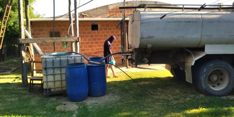 Realizan acarreo de agua en Toro Pampa