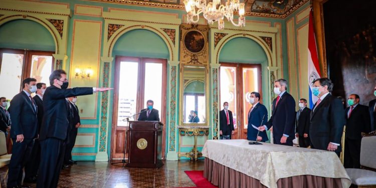 Luis Castiglioni juró como nuevo ministro de Industria y Comercio