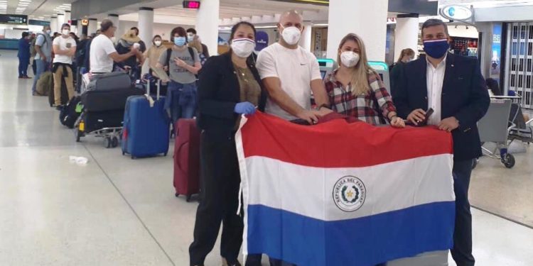 Actualizan protocolo sanitario para ingreso al país vía aérea