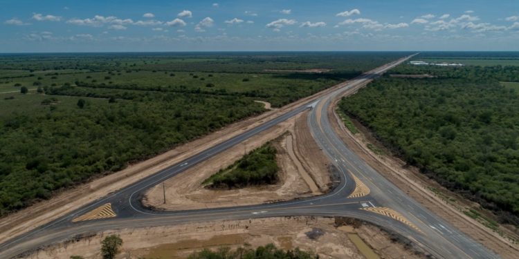 Mario Abdo ya inauguró 147 kilómetros de la ruta Bioceánica en el Chaco