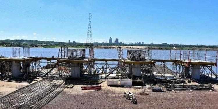 Construcción del puente Héroes del Chaco avanza en la margen derecha del Río Paraguay