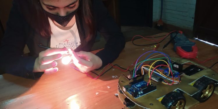 Alumna del Chaco ganó concurso de robótica Alumna del Chaco ganó concurso de robótica