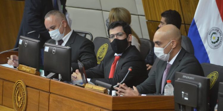 Senado aprueba en general proyecto para garantizar al Estado negociaciones en compra de vacunas