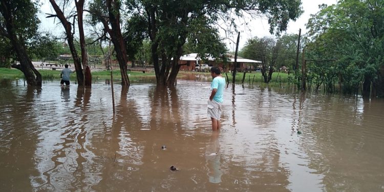 Más de 80 familias damnificadas en Cruce Pioneros solicitan asistencia