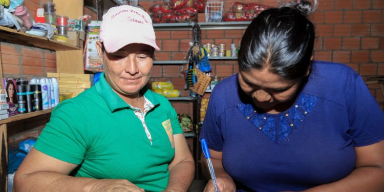 Almacenes de consumo son una salida solidaria para una comunidad indígena Almacenes de consumo son una salida solidaria para una comunidad indígena