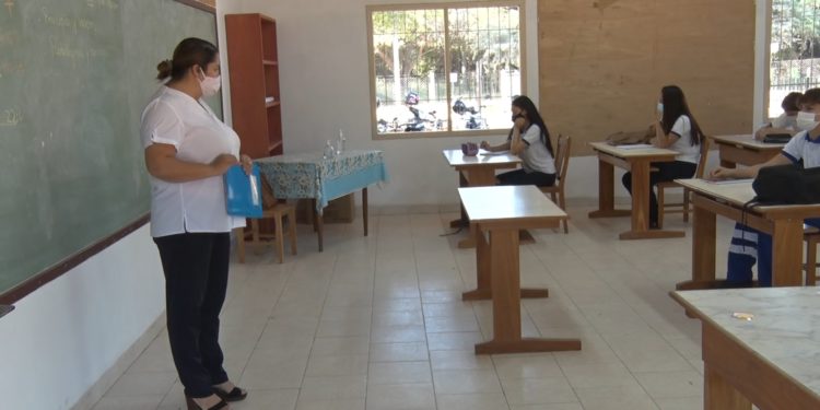 Unos 250 estudiantes vuelven a las aulas en el Centro Educativo 1° de Mayo Unos 250 estudiantes vuelven a las aulas en el Centro Educativo 1° de Mayo