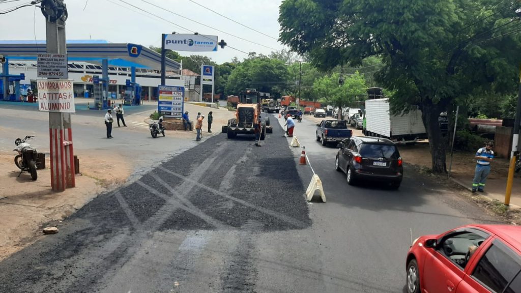 Prosigue bacheo y recapado para mejorar transitabilidad en puntos de Central y la ruta PY01