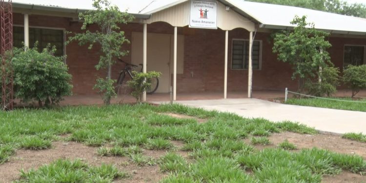 Alumnos que no retornen a las aulas darán clases virtuales con profesores de otro lugar