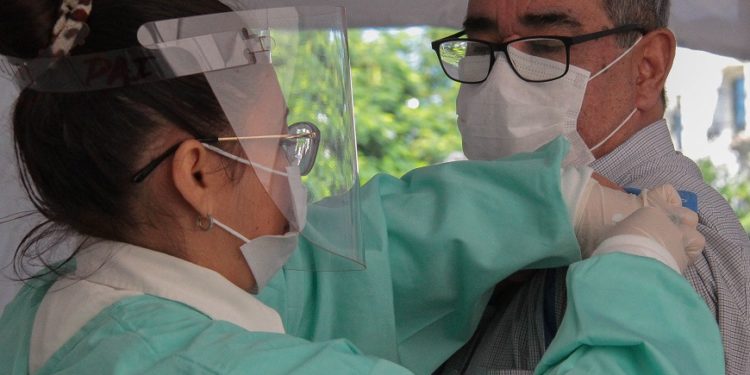 Salud: Más de 200.000 personas sortearon ya el Covid-19 en nuestro país