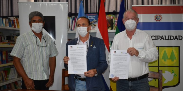 Facultad de Arquitectura y Municipalidad de Loma Plata firman convenio