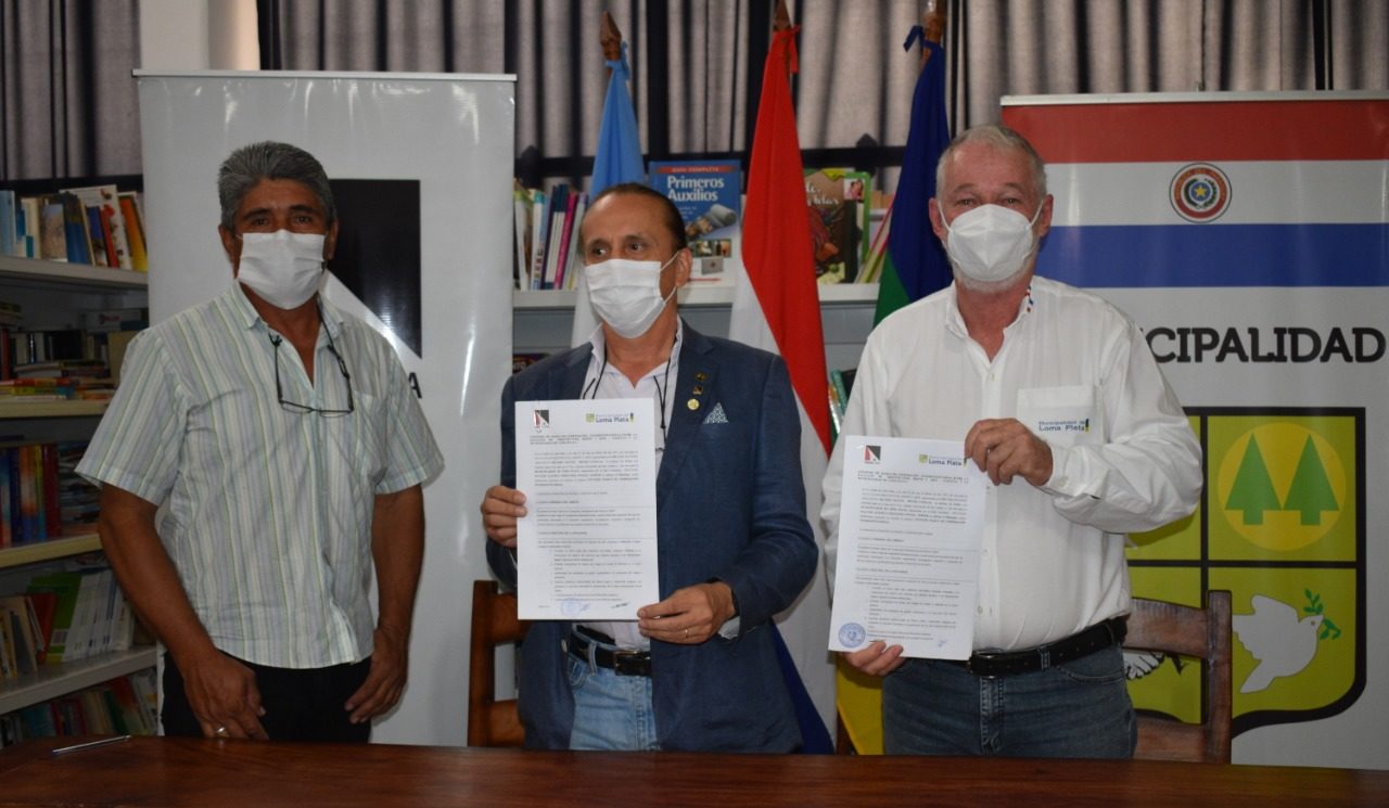 Facultad de Arquitectura y Municipalidad de Loma Plata firman convenio