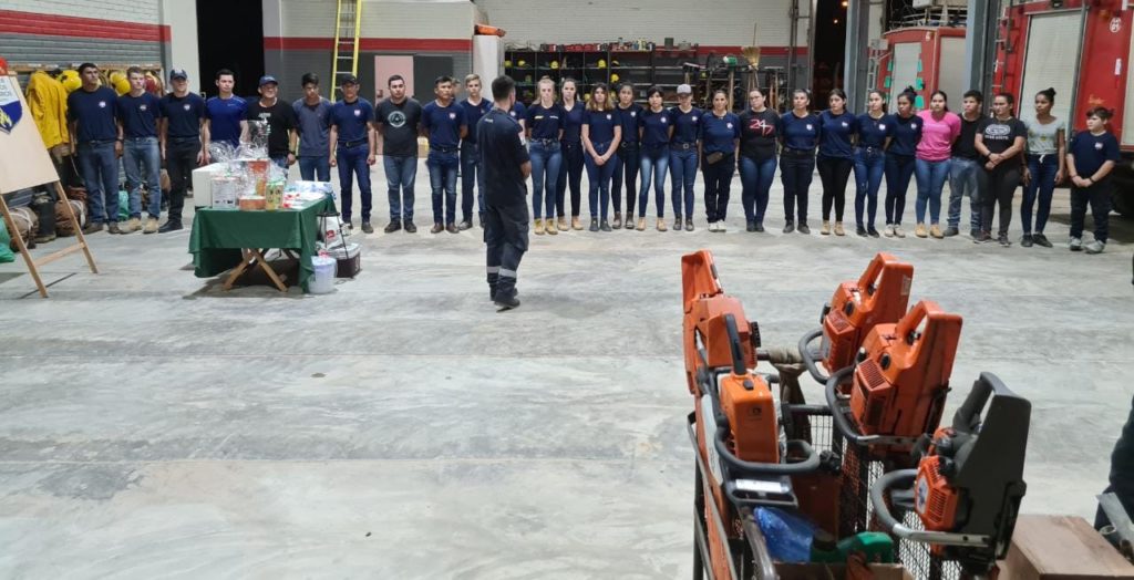 Aspirantes a bomberos organizaron rifa para adquirir uniformes Aspirantes a bomberos organizaron rifa para adquirir uniformes