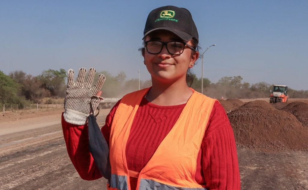 Creciente cantidad de mujeres e indígenas entre personal de obras en ruta Transchaco Creciente cantidad de mujeres e indígenas entre personal de obras en ruta Transchaco