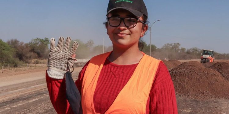 Creciente cantidad de mujeres e indígenas entre personal de obras en ruta Transchaco