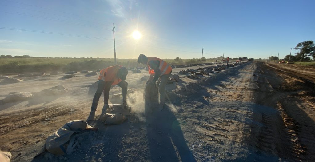 Inician tareas para la primera capa asfáltica en la ruta de acceso a Filadelfia