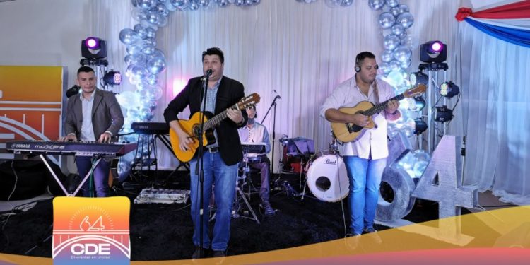 Celebraron 64° aniversario de CDE con show artístico y pirotécnico