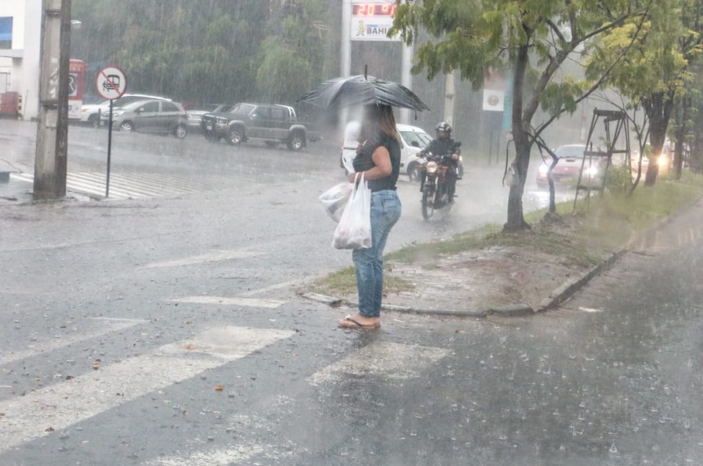 Continúan las lluvias y temperaturas calurosas Continúan las lluvias y temperaturas calurosas