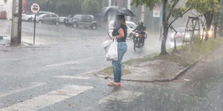 Continúan las lluvias y temperaturas calurosas