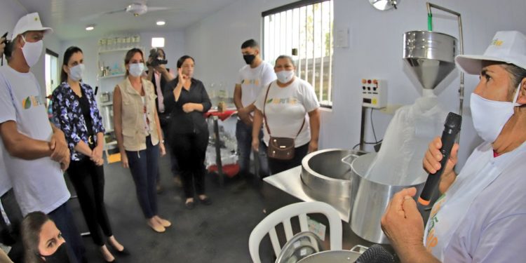 Primera Dama habilita centro de capacitación y producción para oleros de Areguá