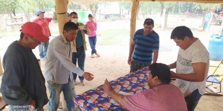 Entregan cerca de 100 carnets a pescadores de Pozo Hondo y Pedro P. Peña