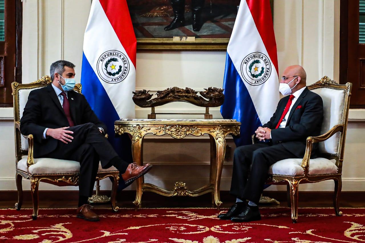 Vacunas donadas por India llegan esta tarde a Paraguay