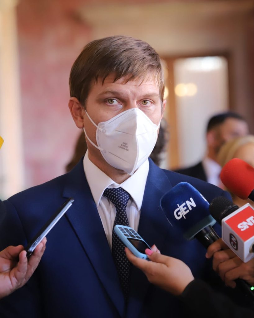 MEC apunta a un pronto retorno de clases presenciales y a la vacunación del personal docente