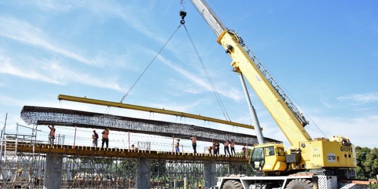 Los trabajos se intensifican para construir el viaducto de acceso al Puente Héroes del Chaco Los trabajos se intensifican para construir el viaducto de acceso al Puente Héroes del Chaco