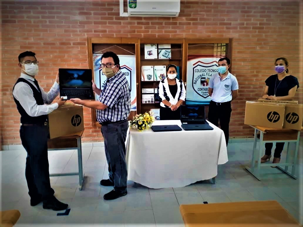 Municipalidad hizo entrega de 20 notebook para el Colegio Técnico Nacional Filadelfia