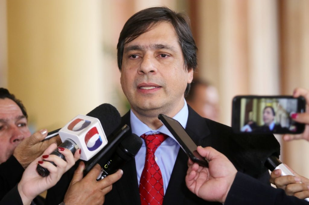 Ejecutivo nombra a Vicente Bataglia como nuevo titular del IPS