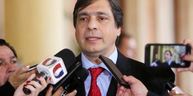 Ejecutivo nombra a Vicente Bataglia como nuevo titular del IPS