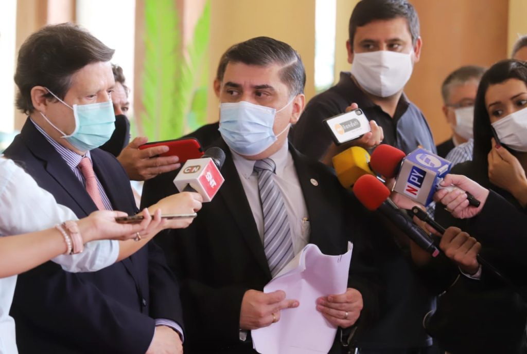 Gobierno anuncia más vacunas para inmunizar al personal de blanco y a adultos mayores