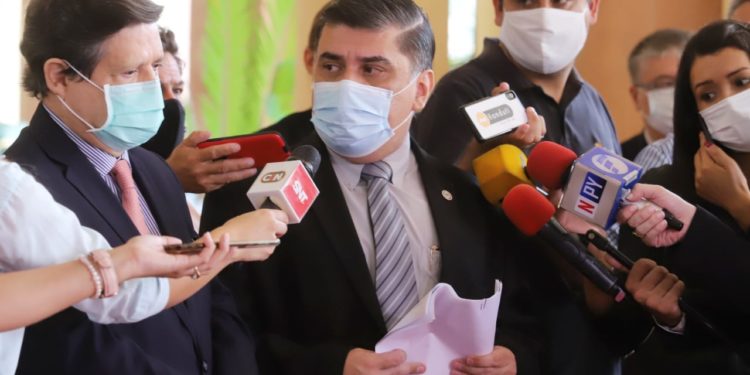 Gobierno anuncia más vacunas para inmunizar al personal de blanco y a adultos mayores