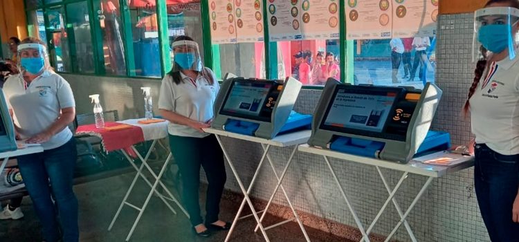 Más de 6.000 electores se acercaron a practicar con máquinas de votación