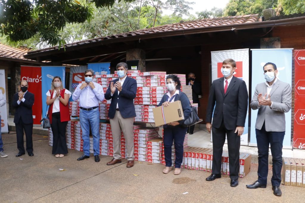 Entregan 590 notebooks con conectividad a internet para 48 instituciones educativas del país Entregan 590 notebooks con conectividad a internet para 48 instituciones educativas del país