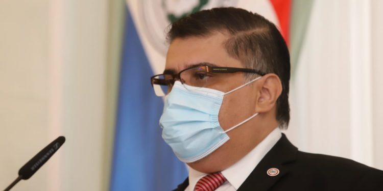 Ministro anuncia llegada de más vacunas para este mes