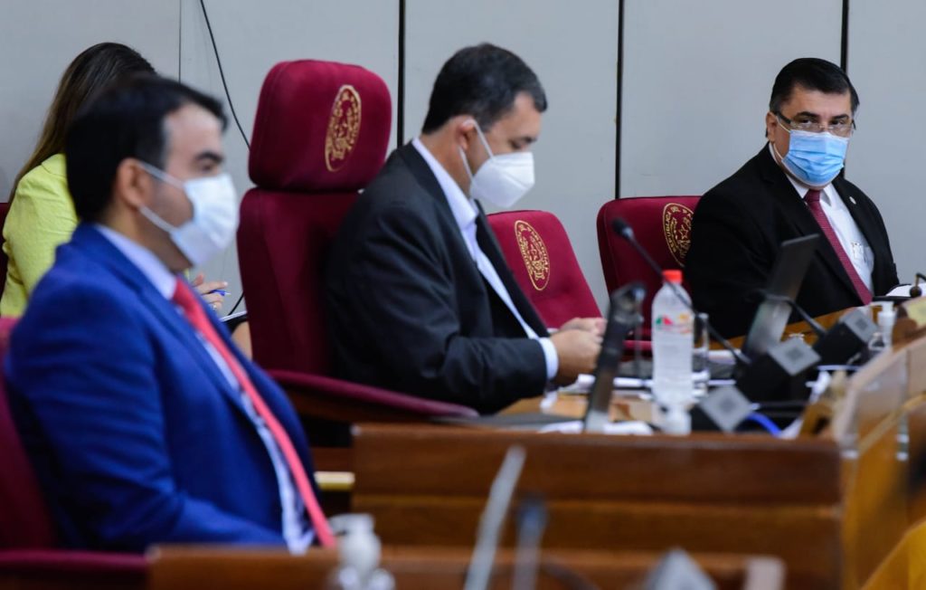 Salud y Hacienda presentan al Congreso informe sobre ley de emergencia