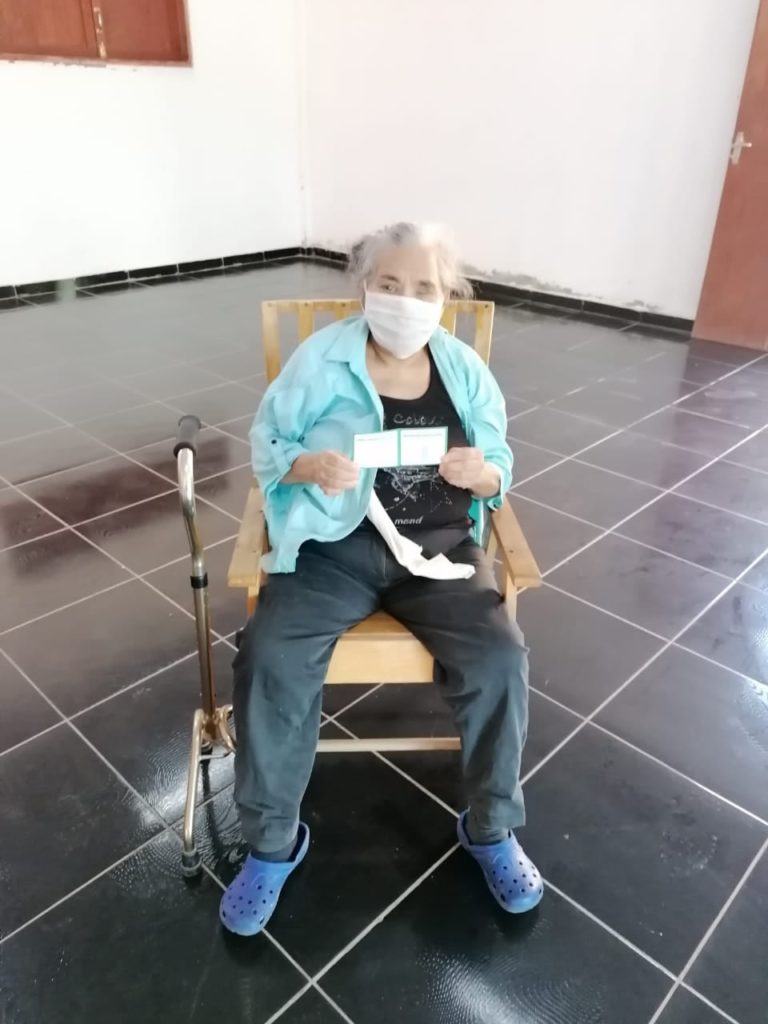 Adultos mayores a 85 años del Distrito de Loma Plata son vacunados contra el Covid-19 Adultos mayores a 85 años del Distrito de Loma Plata son vacunados contra el Covid-19