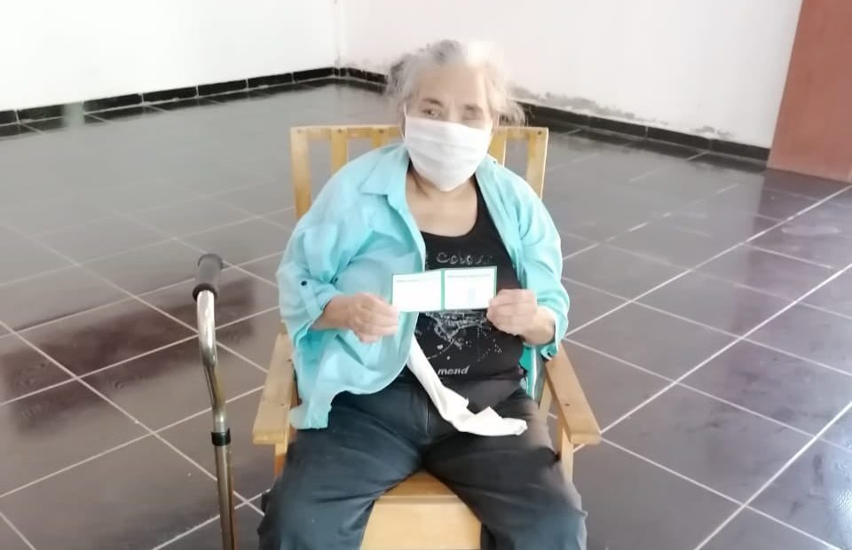 Adultos mayores a 85 años  del Distrito de Loma Plata son vacunados contra el Covid-19