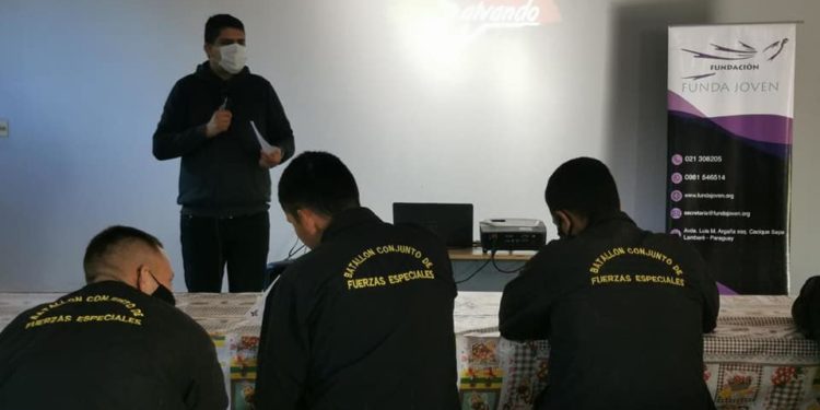 «Salvando vidas» en el Comando de Fuerzas Especiales «Salvando vidas» en el Comando de Fuerzas Especiales