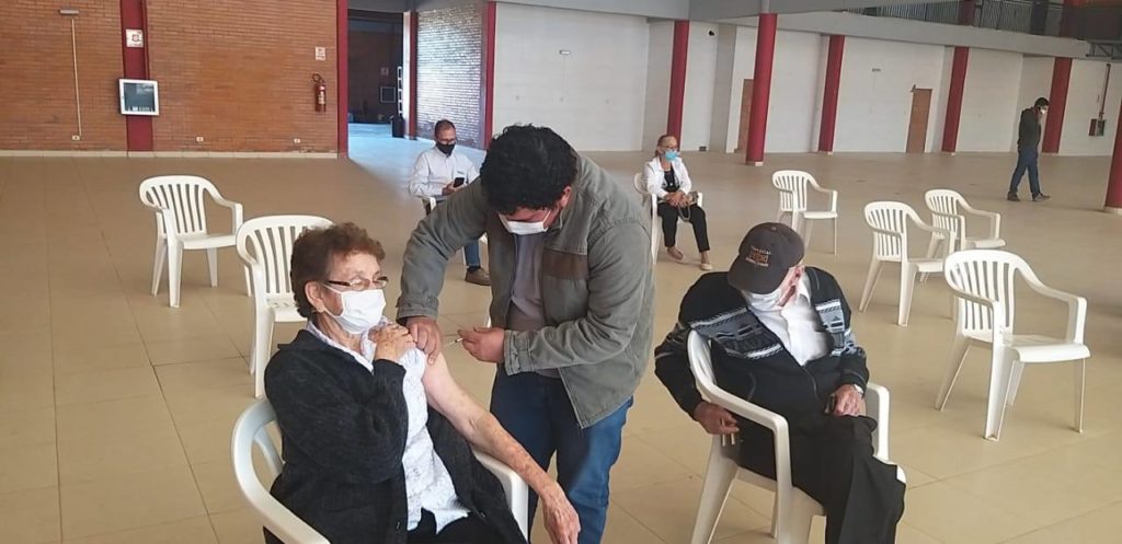 Debaten importancia de que la ciudadanía acceda a vacunarse contra el COVID-19