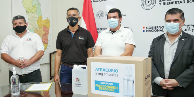 Petropar dona a Salud Pública 8.200 ampollas de Atracurio, adquiridos de la producción nacional