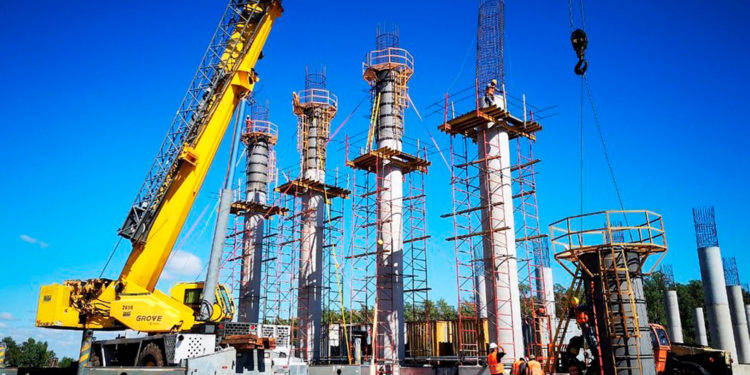 Estructura del futuro viaducto de acceso al Puente Héroes del Chaco se impone sobre el río Paraguay Estructura del futuro viaducto de acceso al Puente Héroes del Chaco se impone sobre el río Paraguay