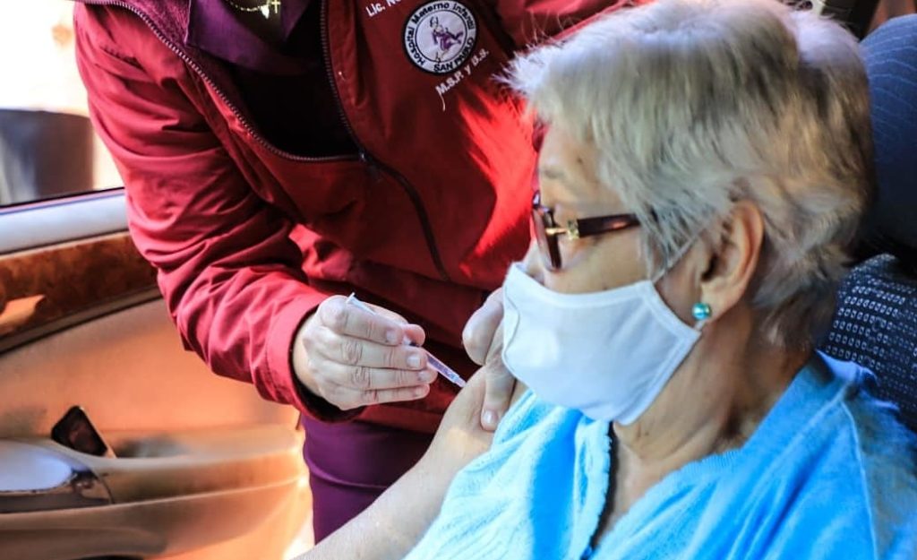 Prevé vacunar a 12.000 personas por día en los 80 vacunatorios del país Prevé vacunar a 12.000 personas por día en los 80 vacunatorios del país