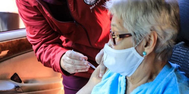 Prevé vacunar a 12.000 personas por día en los 80 vacunatorios del país